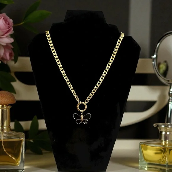 Custom Zipperpull butterfly necklace - Picture 4 of 6